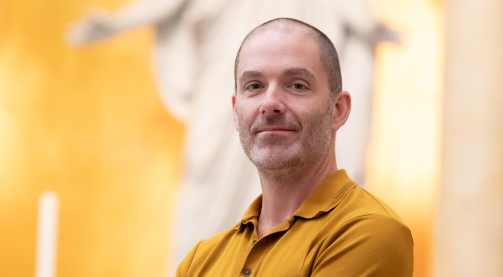 Portræt af William Salicath, der kigger ind i kameraet