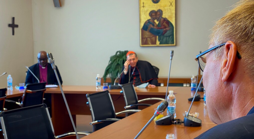 Henrik Stubkjær i møde med Caritas