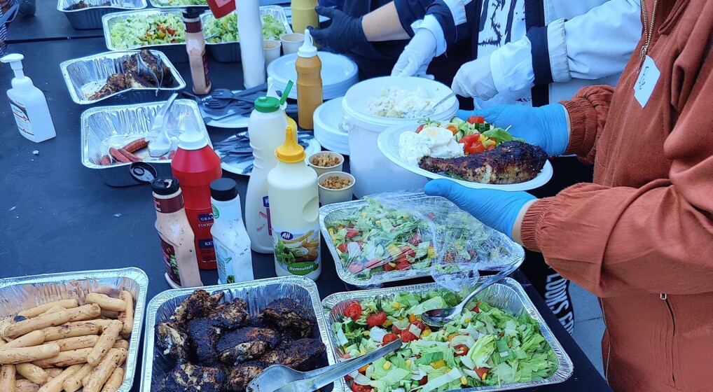 Billede af buffet til fællesspisning i Abildgård kirke i Frederikshavn